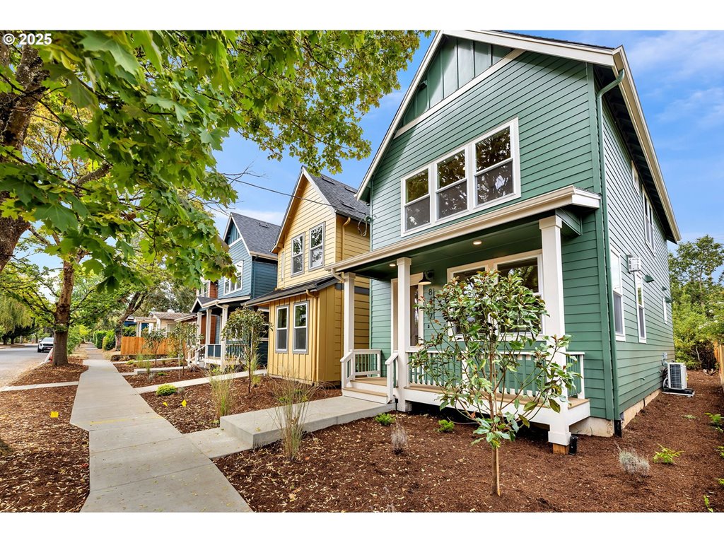 8417 N Gloucester AVE, 