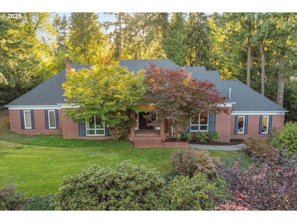 Georgian Home in South Shore Estates