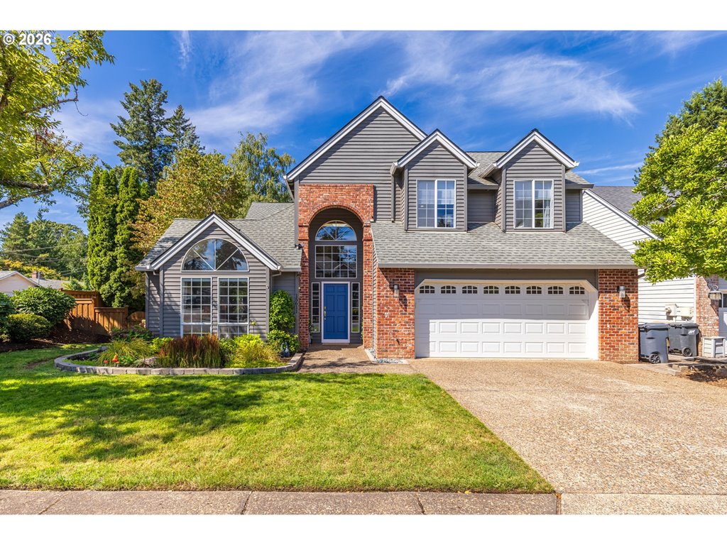 2 Story Home in LAKE GROVE
