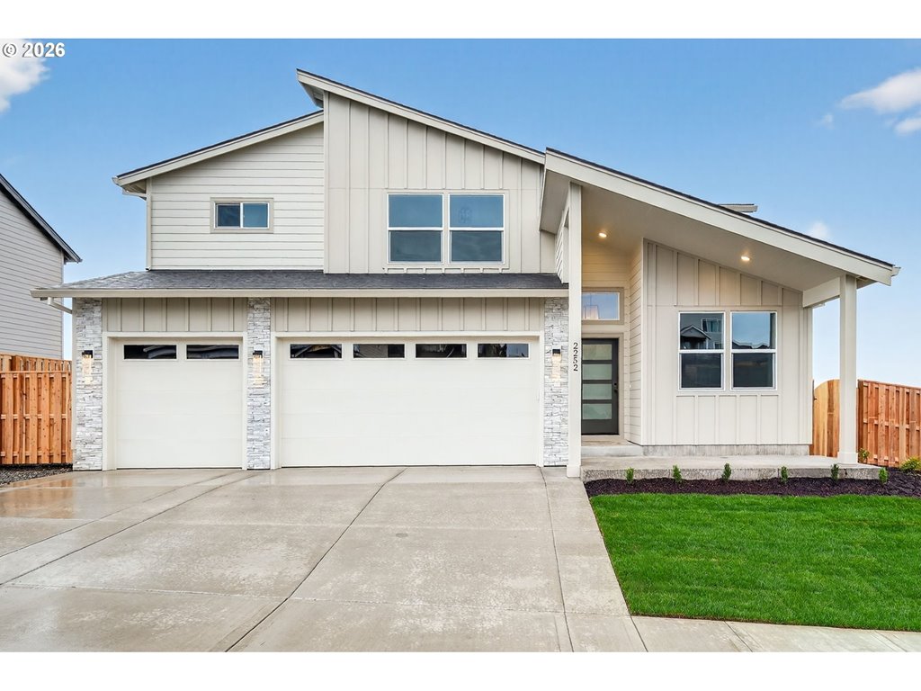 2039 E OTTER LOOP La Center, WA 98629 home for sale
